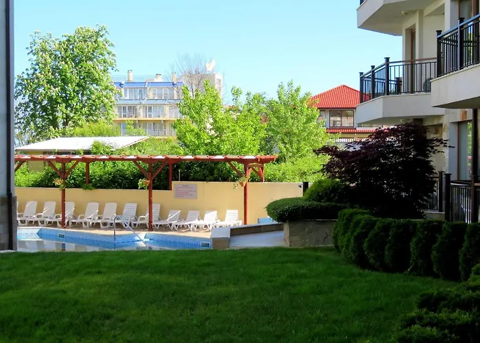 комплекс виста до плажа - Complex Byala Vista Near The Apartmanhotel 4*