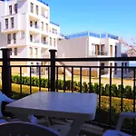 комплекс виста до плажа - Complex Byala Vista Near The Hotel apartamentowy Bjała